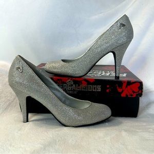 Like New! Fergalicious Utopia Silver Sparkly Heels Womens 7